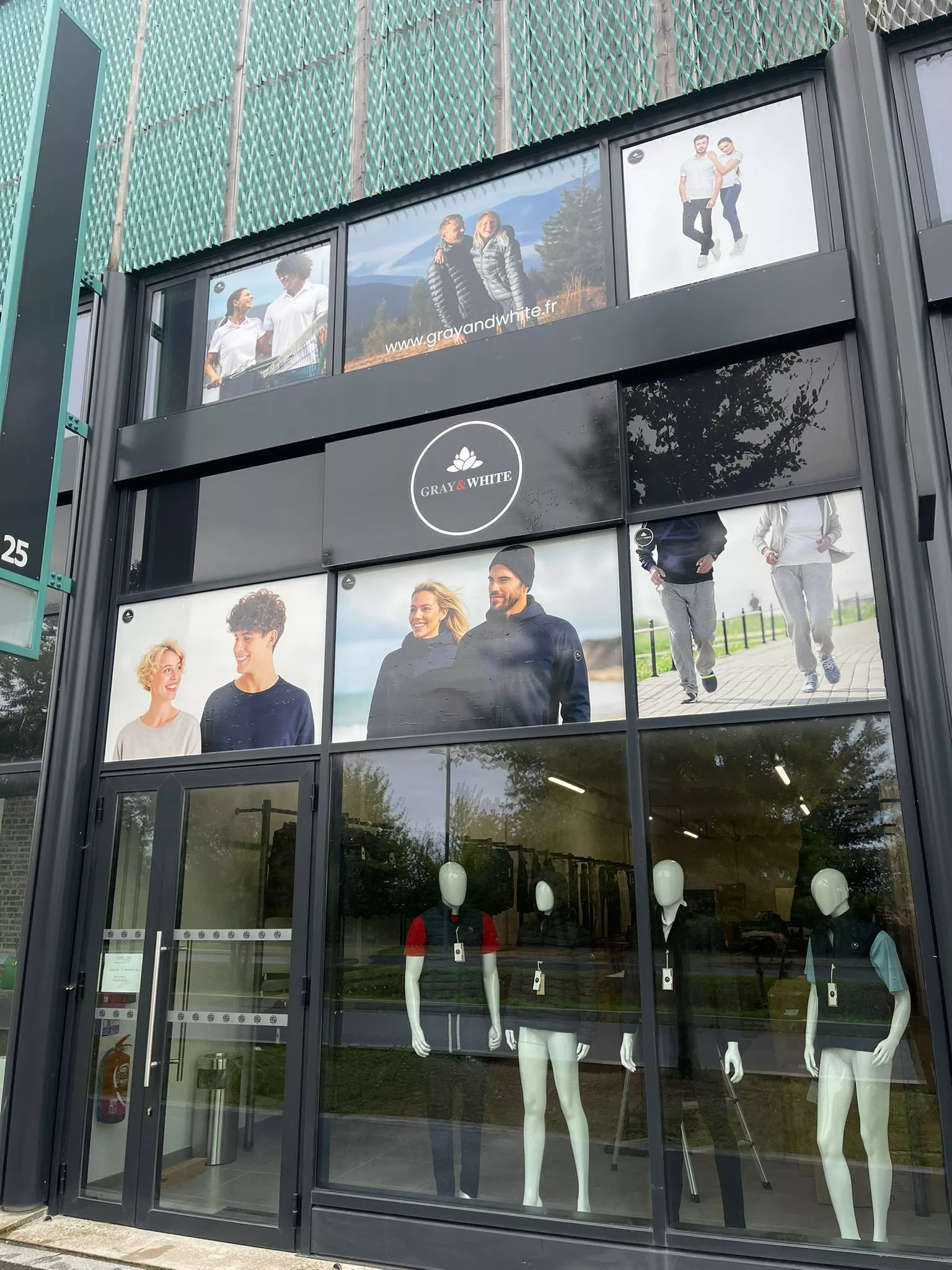Visuels vitrine showroom Gray & White